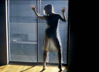 You Can Leave Your Hat On, uno striptease ironico e sensuale Kim Basinger in 9 Settimane e 1/2 - Ph: atelier-amour.com