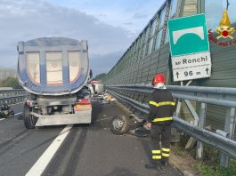 Grave incidente in autostrada in A12 fra tre mezzi: un ferito