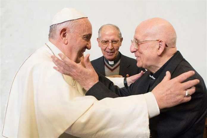 Padre Sorge e Papa Francesco - PhotoCredit: © avvenire.it Padre Sorge e Papa Francesco - PhotoCredit: © avvenire.it