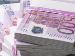 Bonus natalizio, Conte vuole erogare 500 euro per i cassaintegrati. Il Governo si oppone