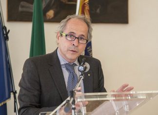 L’Aifa attacca Crisanti sul vaccino: “È sbagliato diffondere affermazioni infondate sulla sicurezza”