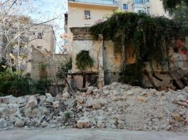 Palermo, crolla il muro di una casa abbandonata. 6 auto danneggiate