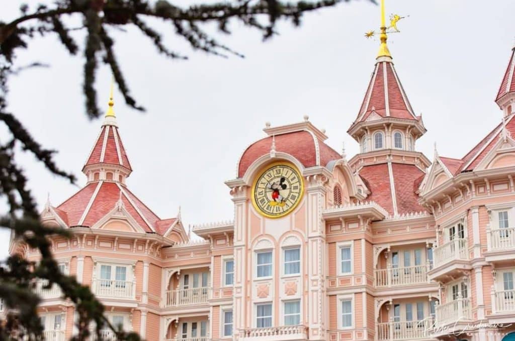 Il Disneyland hotel e l'orologio di Topolino.