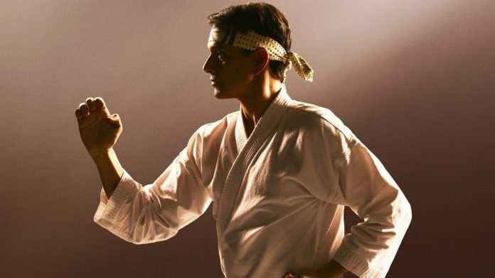Ralph Macchio come Daniel LaRusso - Photo Credits: Everyeye Serie Tv