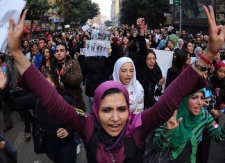 Iran: Yasmin e Monireh i fiori calpestati Manifestazione Iran - photo credits: web