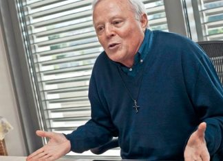 Il direttore di Radio Maria: “Il Covid è un progetto criminale per ridurci in zombie”