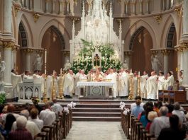 Chiesa, la Messa rinnovata: da oggi cambia il Padre Nostro, e non solo