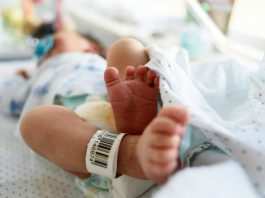 Ragusa, neonato abbandonato in un sacchetto della spazzatura. Il bimbo sta bene
