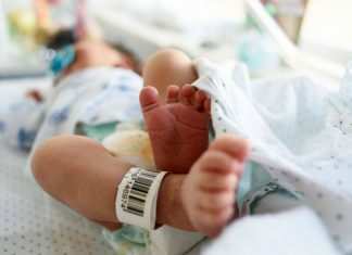Ragusa, neonato abbandonato in un sacchetto della spazzatura. Il bimbo sta bene