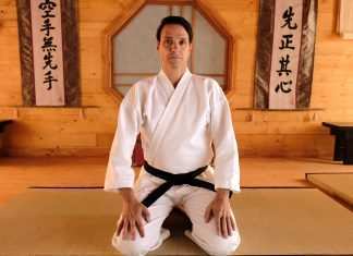 Perché YouTube ha abbandonato il business dei contenuti originali Ralph Macchio in Cobra Kai - Photo Credits: Rolling Stone
