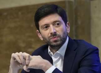 Covid, l’allarme di Speranza: “La curva dei contagi sta salendo troppo”