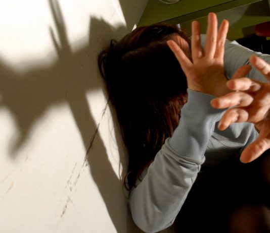 Rimini, violenza sulla cugina minorenne: fermato giovane di 23 anni