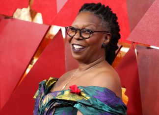 Whoopi Goldberg racconta la sua dipendenza dalla cocaina: ”Alle feste ero accolta da vassoi con sostanze stupefacenti, potevo scegliere quello che volevo”