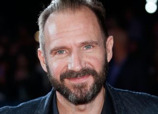 Ralph Fiennes, attore dai mille volti, arriva su Netflix con “The Dig-La nave sepolta”