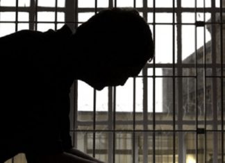 Ivrea, uomo si suicida durante una videochiamata con la figlia piccola