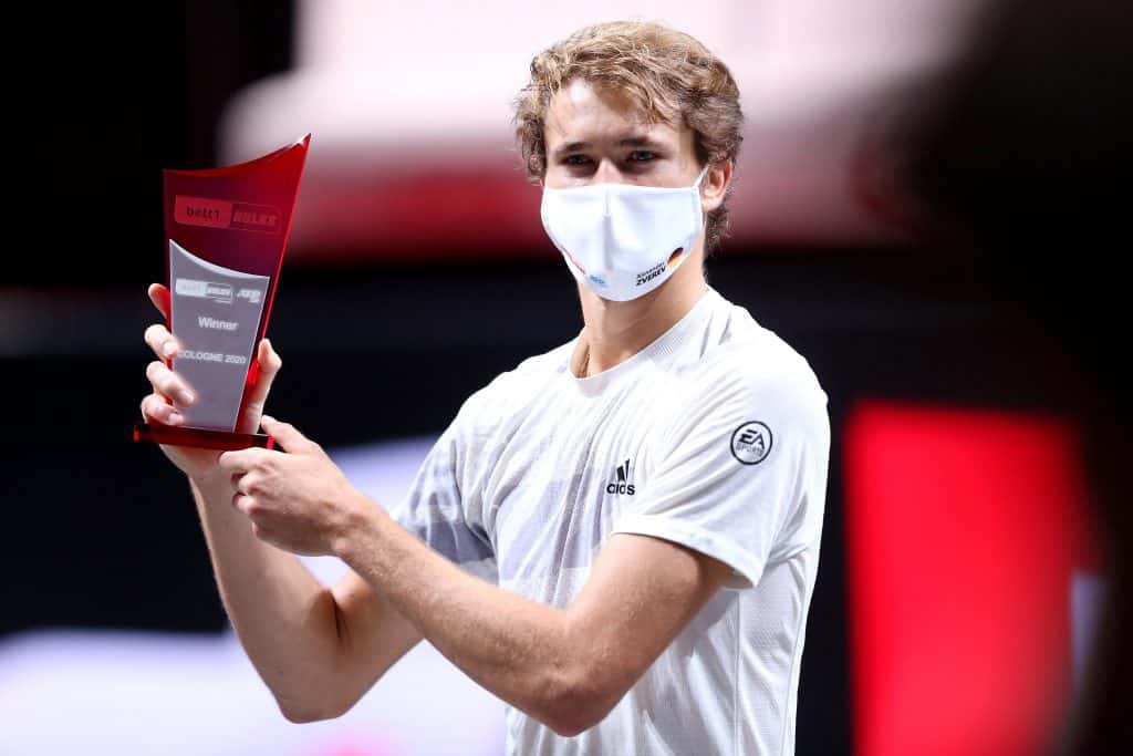 Alexander Zverev con il titolo conquistato a Colonia