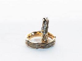 Le fedi giuste per il proprio matrimonio Fedi artigianali con diamanti Credits: Dysterio Design