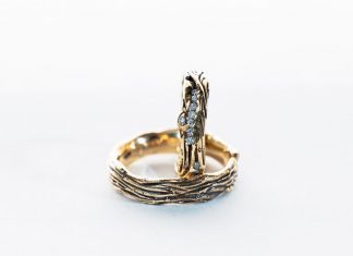 Le fedi giuste per il proprio matrimonio Fedi artigianali con diamanti Credits: Dysterio Design