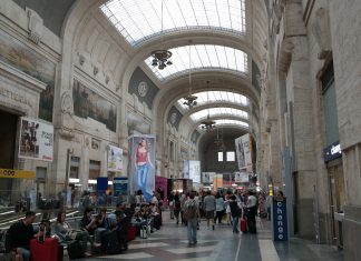 Festività: caccia ai biglietti per aerei e treni, ma i prezzi sono alle stelle Foto dal web scattata prima dell'emergenza Covid