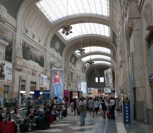 Festività: caccia ai biglietti per aerei e treni, ma i prezzi sono alle stelle Foto dal web scattata prima dell'emergenza Covid