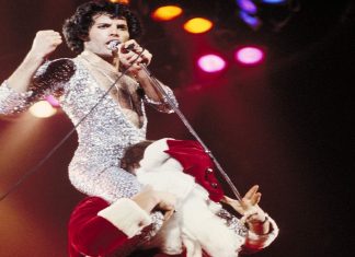 Thank God It’s Christmas, Freddie Mercury ci canta il suo Natale hank God It's Christmas - Fonte: https://www.pinterest.it/