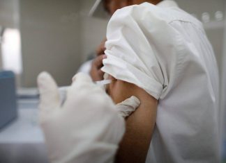 Coronavirus, vaccino in Gran Bretagna: ferma la somministrazione agli allergici