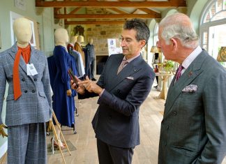 Il principe Carlo e la sua collezione di eco moda Principe Carlo e Federico Marchetti - credits Mike Wilkinson