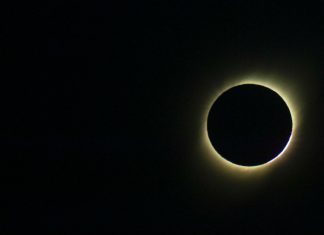 Eclissi solare totale, ci sarà oggi 14 dicembre: ecco dove e come vederla Eclissi solare totale 14 dicembre 2020