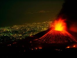 Catania, l’Etna erutta: lava, boati e tremori nel cuore della notte