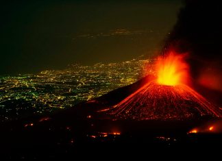 Catania, l’Etna erutta: lava, boati e tremori nel cuore della notte