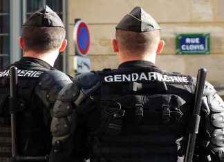 Francia, tre gendarmi sono rimasti uccisi dopo una lite tra coniugi