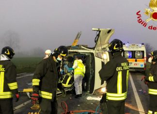 Incidente a Sant’Angelo Lodigiano, frontale tra auto e camion: un morto Incidente stradale Sant'Angelo Lodigiano