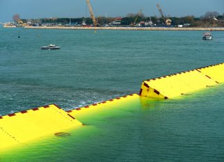 Venezia, acqua alta con picco di 120 cm. Si aziona il Mose: città all’asciutto