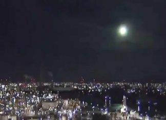 Giappone: avvistata una sfera di luce nel cielo notturno