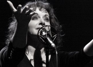 Edith Piaf, il “Passerotto” parigino che cantava inni d’amore Edith Piaf- Photo credits: ekathimerini.com