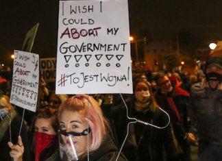 La Polonia continua a calpestare i diritti delle donne, acceso il dibattito con l’UE proteste-polonia-contro-la-violazione-diritti-donne