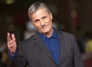 Viggo Mortensen sulle polemiche sul suo ruolo gay: “Non sono affari vostri, chi vi dice che sono etero? “ viggo mortensen si difende dalle critiche -Photo Credits: People.com