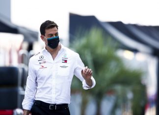 Toto Wolff impressionato dalla Ferrari: “Motore superiore di 10 cv” toto wolff george russell