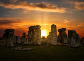 Il solstizio d’inverno e la notte più lunga dell’anno Solstizio d'inverno, Stonehenge. Photo credits: Termometro politico