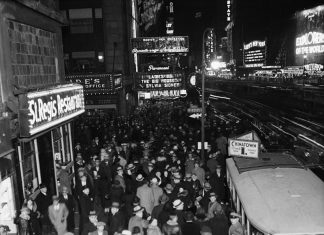 La prima discesa della Times Square Ball Capodanno a Times Square - PhotoCredit: © Bettman Corbis - angolodellamicizia.forumfree.it