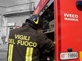 Novara, mezzo spargisale finisce in un canale: una vittima e un ferito