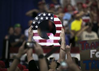 Cos è, come funziona e quando è nato l’attivismo Qanon?