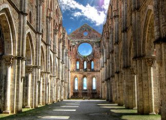 Il fascino unico dell’Abbazia di San Galgano in Toscana Abbazia di San Galgano. PhotoCredit: ToscanaTascabile