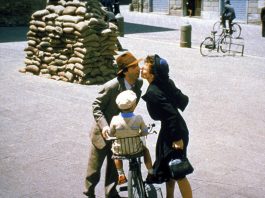 “La vita è bella”, stasera in tv l’olocausto edulcorato di Roberto Benigni La vita è bella, fonte smarknews.com