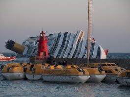 Costa Concordia, il ricordo del terribile naufragio all’isola del Giglio Costa Concordia, fonte it.wikipedia.org