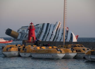 Costa Concordia, il ricordo del terribile naufragio all’isola del Giglio Costa Concordia, fonte it.wikipedia.org