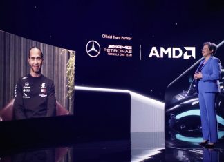Lewis Hamilton ospite al CES in tenuta Mercedes Lewis Hamilton