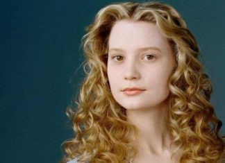 Mia Wasikowska, chi è l’attrice australiana di Alice in Wonderland