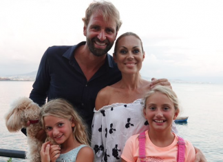 Massimiliano Rosolino, ex campione del nuoto fidanzato di Natalia Titova Massimiliano Rosolino fidanzato di Natalia TItova e le loro figlie Sofia e Vittoria- Photo Credits Profilo Instagram Massimiliano Rosolino