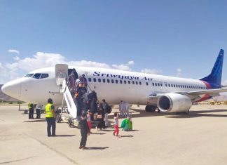 Indonesia, trovati rottami dell’aereo caduto in mare: a bordo 62 persone aereo cade in mare